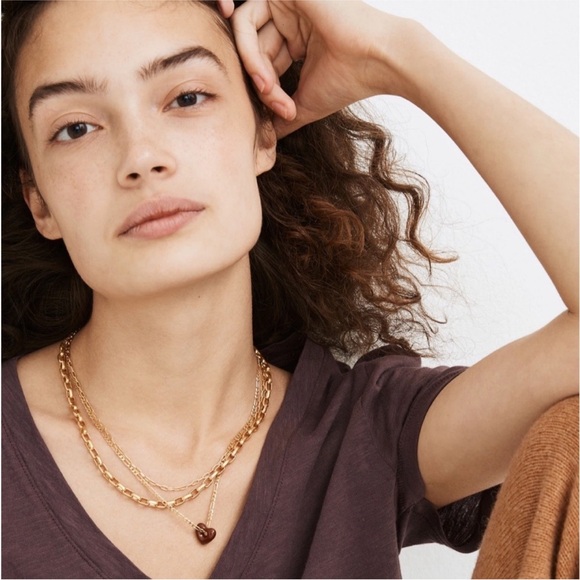 New! Red Puffy Heart Charm Necklace NWOT (1047) - Picture 2 of 3